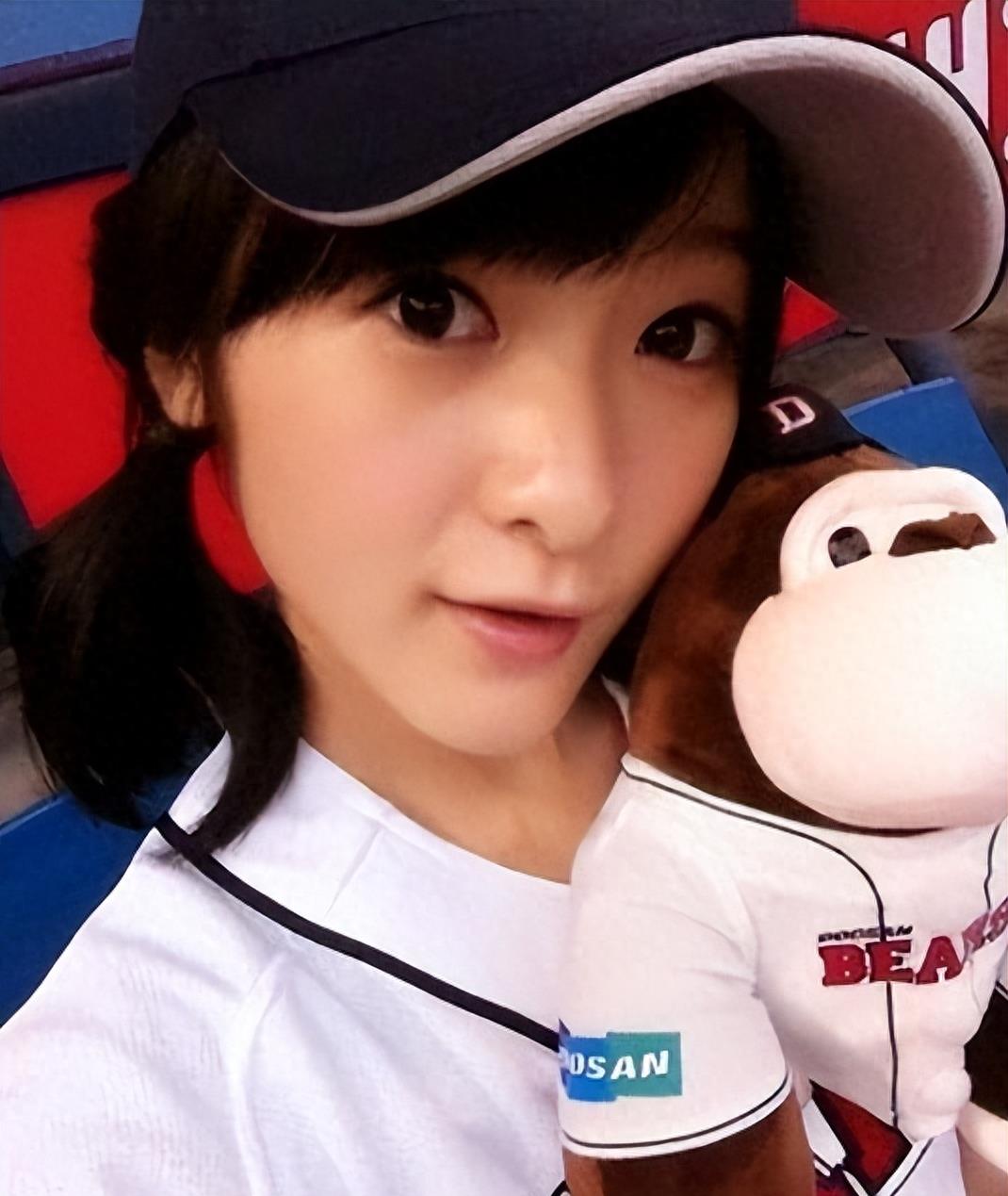 徐娇性感泳装照片_女明星着装争议_女明星紧身裤图片